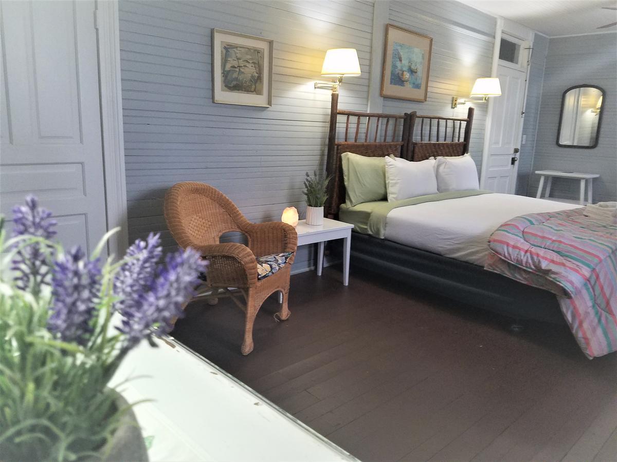 Grand Old Lady Hotel Уейнсвил Екстериор снимка