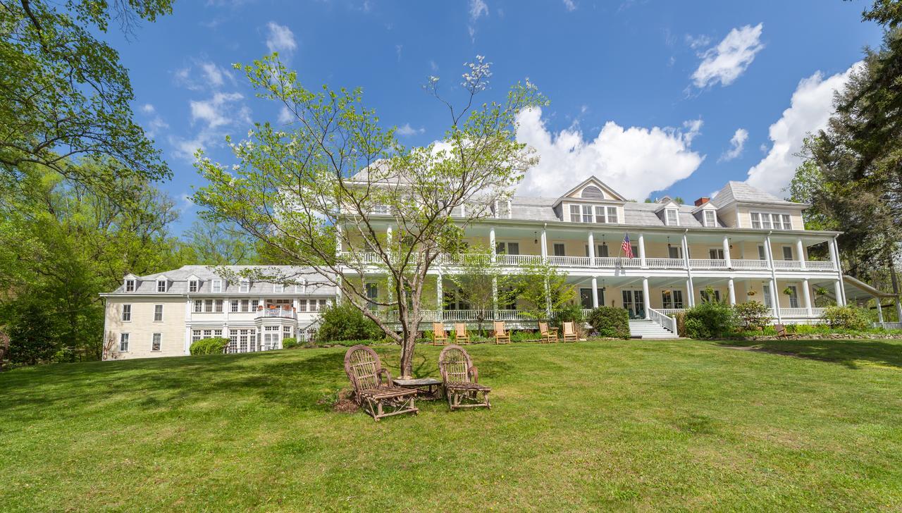 Grand Old Lady Hotel Уейнсвил Екстериор снимка