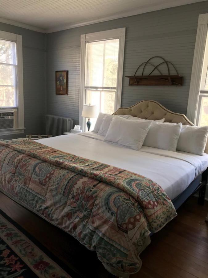 Grand Old Lady Hotel Уейнсвил Екстериор снимка
