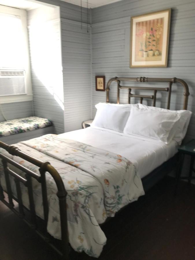 Grand Old Lady Hotel Уейнсвил Екстериор снимка